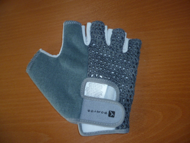 GANT, GENRE MITAINE,  DESTINE A LA PRATIQUE DU SPORT, EN CUIR MAJORITAIREMENT AVEC UN DESSUS EN MATIERE TEXTILE ET AVEC UNE PATTE DE MAINTIEN REGLABLE PAR BANDE VELCRO.