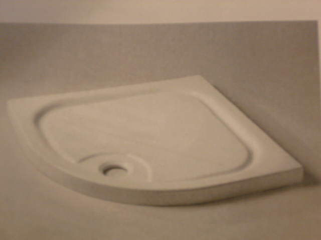 RECEVEUR DE DOUCHE EN CERAMIQUE, EXTRA PLAT, AVEC ANGLE 90, DIMENSIONS EN MM :  L 900 – P  900 – H  70
