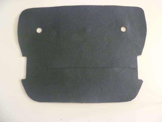 CUIR  COTE FLEUR DE BOVIN EN BANDE PREDECOUPEE, PREPAREE APRES TANNAGE,  RECOUVERT D'UNE FINE PELLICULE TRANSPARENTE DE MATIERE PLASTIQUE (POLYURETHANE). CE CUIR SERT A LA FABRICATION DE FAUTEUILS POUR VEHICULES AUTOMOBILES.