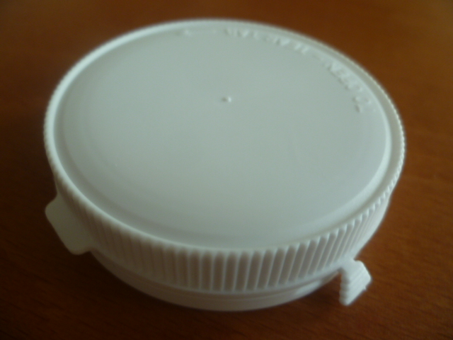CAPSULE DE BOUCHAGE, EN MATIERE PLASTIQUE, DE FORME RONDE, COMPORTANT UNE LANGUETTE A TIRER SUR LE COTE. CET ARTICLE EST DESTINE A ETRE POSE SUR UN FLACON UTILISE POUR LE CONDITIONNEMENT DE MEDICAMENT PHARMACEUTIQUE. DIAMETRE ENVIRON 5CM