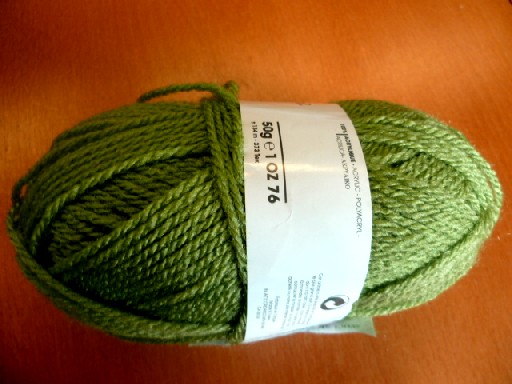 PELOTE DE FIL A TRICOTER, COMPOSEE DE FIL A 3 BRINS, DE FIBRES SYNTHETIQUES DISCONTINUES 100% ACRYLIQUE, D'UN POIDS NET DE 44.22 GR, ET D'UN TITRE DE 3663 DECITEX.