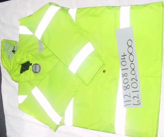 A WOVEN HIGH VISIBILITY OVER COAT FOR MEN. CONSTRUCTED FROM A FABRIC T
HAT HAS A PU COATING THAT IS CONSIDERED VISIBLY COATED TO THE NAKED EY
E. DESIGNED TO COVER THE UPPER PART OF THE BODY FROM THE SHOULDERS TO
MIN THIGH. WITH A COMPLETE FRONT OPENING FASTENED LEFT OVER RIGHT WITH
 A ZIP AND PRESS-STUDS. WITH A COLLAR THAT HAS A CONCEALED HOOD. WITH
LONG SLEEVES. WITH TWO POCKETS ON THE LOWER FRONT OF THE GARMENT. WITH
 APPLIED REFLECTIVE STRIPS ON THE SLEEVES AND BODY. WITH AN INNER PADD
ED LINING. 100% POLYESTER.