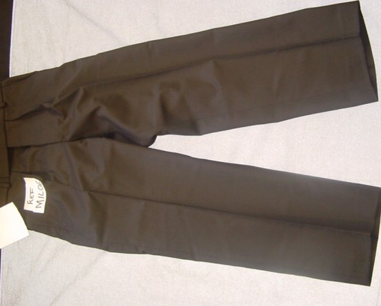 A WOVEN PAIR OF TROUSERS FOR MEN. DESIGNED TO COVER THE LOWER PART OF THE BODY FROM THE WAIST TO THE ANKLE ENVELOPING EACH LEG SEPARATELY. WITH A PARTIAL FRONT OPENING WITH ZIP FLY AND LEFT OVER RIGHT HOOK FASTENING. WITH TWO SIDE POCKETS AND ONE BUTTONED POCKET AT THE REAR. HEMMED AT LEG ENDS. 60% WOOL/ 40% POLYESTER.