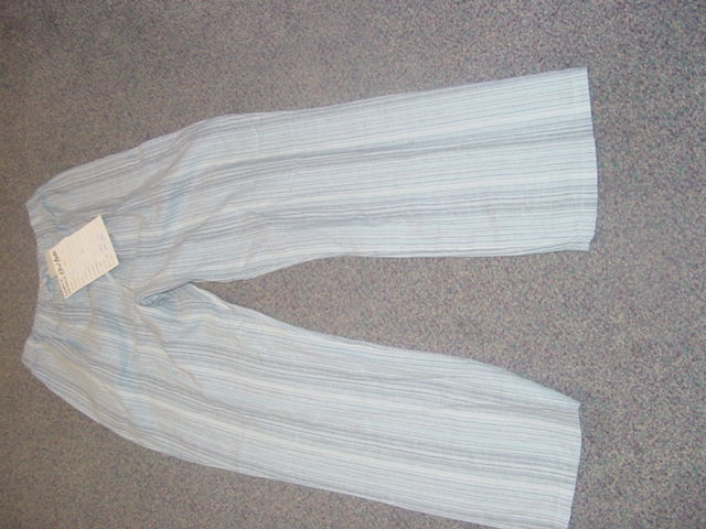 A WOVEN PAIR OF TROUSERS FOR UNISEX. DESIGNED TO COVER THE LOWER PART OF THE BODY FROM THE WAIST TO THE ANKLE ENVELOPING EACH LEG SEPARATELY. WITHOUT AN OPENING. WITH AN ELASTICATED WAISTBAND. WITH AN APPLIED DRAWSTRING. HEMMED AT LEG ENDS. 55% LINEN /45% VISCOSE.