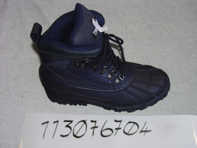 MANS ANKLE BOOT. COVERING THE ANKLE BUT NO PART OF THE CALF.  UPPERS OF PLASTIC AND TEXTILE MATERIALS WHERE THE PLASTIC PREDOMINATES. OUTER SOLE OF RUBBER.  WITH THICK TREAD. LACE FASTENING. INSOLE LENGTH EXCEEDING 24 CMS. PACKAGED IN A CARDBOARD BOX. FOR ANGLERS/FISHING.