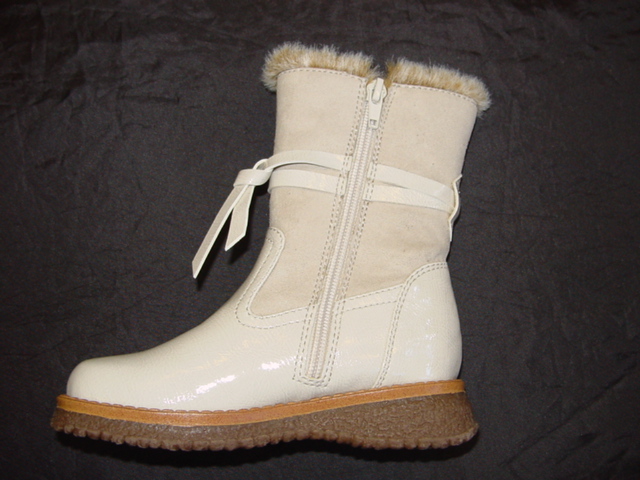 CHILDS BOOT COVERING THE ANKLE AND THE CALF.  UPPERS OF  PLASTIC AND TEXTILE MATERIAL WHERE THE PLASTIC PREDOMINATES. FUR TRIM AT THE TOP AND DOWN THE OUTSIDE OF THE BOOT. ZIP FASTENING ON THE INSIDE OF THE LEG.  OUTER SOLES OF RUBBER/PLASTIC. NO EVIDENCE OF SPECIAL TECHNOLOGY PRESENT. IN-SOLE LENGTH LESS THAN 24 CMS.