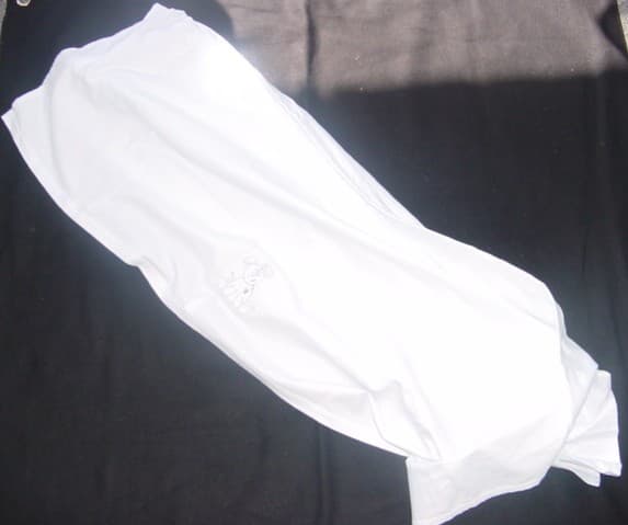 WOVEN FLANNELETTE BED SHEET OF 100% COTTON. PLAIN DESIGN. WITH EMBROIDERED PICTURE OF A DOG AT ONE END OF THE SHEET. PACKAGED AS A SET WITH A KNITTED BED SHEET IN A CLEAR PLASTIC BAG WHICH HAS BEEN CLASSIFIED SEPARATELY.