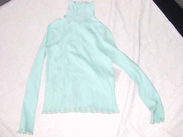 KNITTED PULLOVER FOR UNISEX.  FINE KNIT. ROLL NECK.  LONG SLEEVES.  WITH NARROW  APPLIED PILE DECORATION AT SLEEVE ENDS AND AT BASE.  100% COTTON.