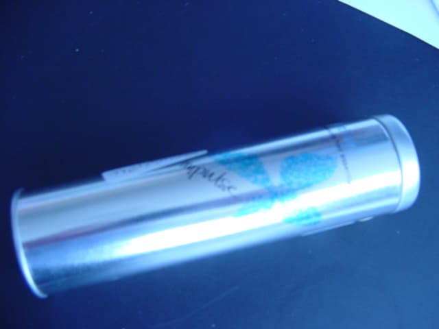 A TIN PLATED STEEL CANNISTER WITH A LID. DESIGNED TO HOLD COSMETIC ARTICLES. OF A WALL THICKNESS OF 0.5MM OR MORE. APPROX 16CMS HIGH AND 4.5CMS IN DIAMETER.