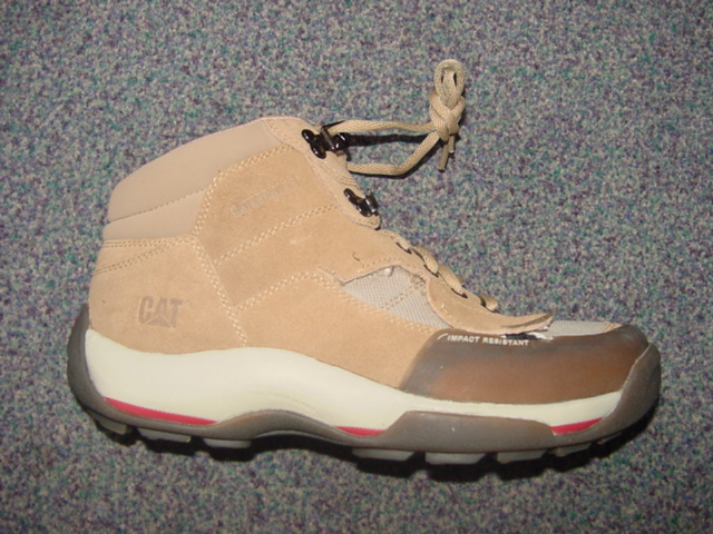 MENS TRAINER STYLE WALKING/HIKING BOOT. COVERING THE ANKLE BUT NO PART OF THE CALF. UPPERS OF LEATHER AND TEXTILE MATERIAL. LEATHER PREDOMINATES. OUTER SOLES OF RUBBER WITH THICK TREAD. WITH LOGO ON UPPER AND TONGUE. LACE UPS. INSOLE LENGTH EXCEEDING 24 CMS.