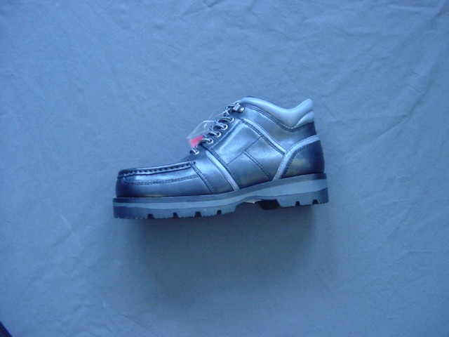 MENS CASUAL SHOE. UPPER OF BLACK LEATHER AND GREY  PLASTIC. WITH THE MAJORITY BEING LEATHER. LACE UP. OUTER SOLE OF MANMADE MATERIAL PLASTIC/RUBBER.IN-SOLE LENGTH MORE THAN 24CMS. WITH HEAVY TREAD ON OUTER SOLE. NOT COVERING THE ANKLE. TEXTILE LINED. NO EVIDENCE OF SPECIAL TECHNOLOGY IN THE SOLE AREA.