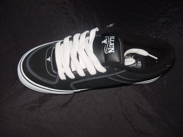 MENS TRAINER. NOT COVERING THE ANKLE. UPPERS OF LEATHER (SUEDE). OUTER SOLES OF RUBBER. LACE UPS SHOES. INSOLE LENGTH MORE THAN 24 CMS. NOT VISIBLE EVIDENCE OF ANY SPECIAL TECHNOLGY FEATURES.