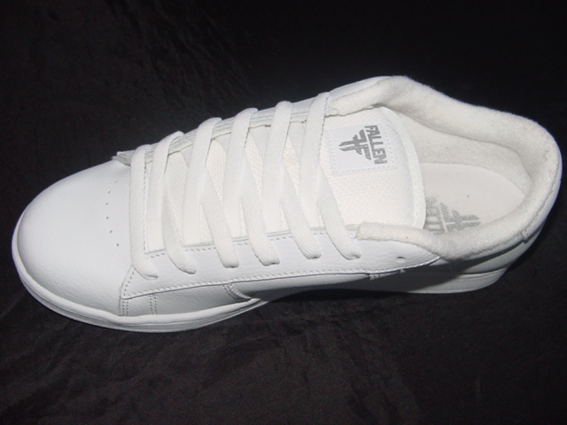 MENS TRAINER. NOT COVERING THE ANKLE. UPPERS OF LEATHER. OUTER SOLES OF RUBBER. LACE UPS SHOES. INSOLE LENGTH MORE THAN 24 CMS. NOT VISIBLE EVIDENCE OF ANY SPECIAL TECHNOLGY FEATURES.