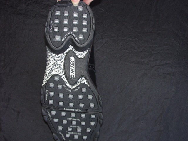 A MANS LEATHER SHOE. UPPER OF LEATHER WITH LACE-UPS. THE OUTER SOLE IS MADE OF SYNTHETIC MATERIALS AND HAS A PLASTIC STIPPLE TREAD. IN-SOLE LENGTH EXCEEDS 24CMS. NOT COVERING THE ANKLE.