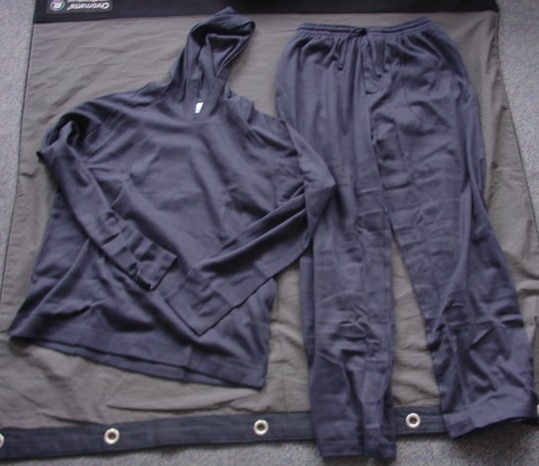 KNITTED ENSEMBLE FOR MEN. CONSISTING OF OF AN UPPER GARMENT SIMILAR TO A T-SHIRT WITH A HOOD. WITH LONG SLEEVES. HEMMED AT SLEEVE ENDS AND AT BASE OF GARMENT. PACKED WITH A PAIR OF TROUSERS OF IDENTICAL FABRIC. WITH ELASTICATED WAIST. WITH FLY OPENING THAT FASTENS WITH A BUTTON LEFT OVER RIGHT. WITH DRAWSTRING AT WAIST. WITH POCKETS. HEMMED AT LEG ENDS. 100% COTTON. PACKAGED TOGETHER FOR RETAIL SALE IN A CLEAR PLASTIC BAG.