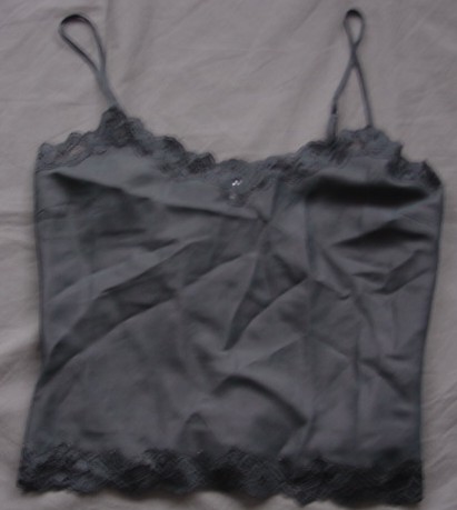 WOVEN CAMISOLE STYLE TOP FOR WOMEN. INTENDED TO COVER THE UPPER PART OF THE BODY FROM THE SHOULDERS TO THE WAIST. WITH V NECK . WITH THIN ADJUSTABLE SHOULDER STRAPS. WITHOUT OPENING. WITH LACE DETAIL AROUND THE NECKLINE AND THE BASE. OF 100% SILK