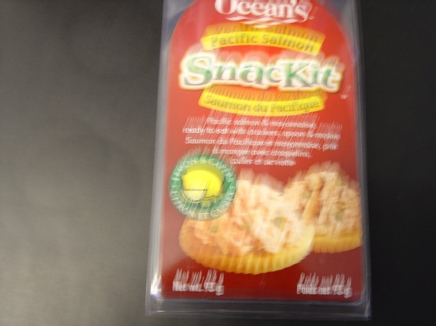 A SNACK KIT CONSISTING OF A TIN PACIFIC SALMON AND MAYONNAISE . IN A NET WEIGHT OF 93g. WITH CRACKERS, SMALL PLASTIC SPOON AND  PAPER NAPKIN. INGREDIENTS INCLUDE PINK SALMON, SOCKEYE SALMON, MAYONNAISE, MODIFIED STARCH, CAPERS, LEMIN SPICE, COLOURING AGENT, GUAR GUM, XANTHUM GUM.PACKAGED FOR RETAIL SALE AS A SNACK KIT.