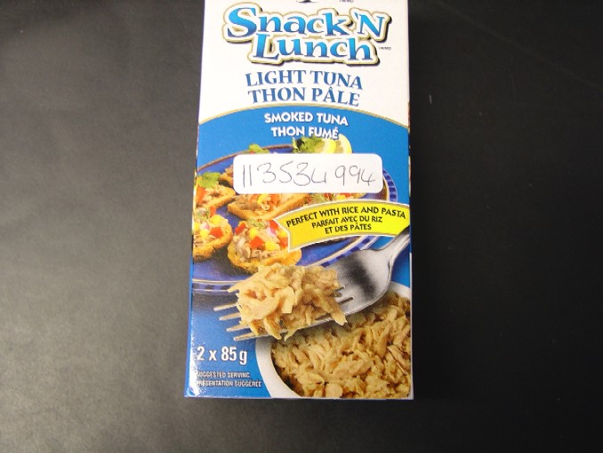A SNACK LUNCH LIGHT TUNA, SMOKED TUNA PACKAGED AS A SET. IN 2 TINS EACH WEIGHING 85g. INGREDIENTS INCLUDE SKIPJACK TUNA 70%, WATER, SOYABEAN OIL, LIQUID SMOKE.