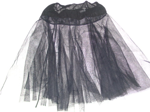 A KNITTED NET PETTICOAT. DESIGNED TO COVER THE BODY FROM THE WAIST TO THE KNEE. WITH AN ELASTICATED WAISTBAND. 100% POLYESTER. PRESENTED WITH A DRESS CLASSIFIED SEPARATELY. (SEE BTI 113587671)