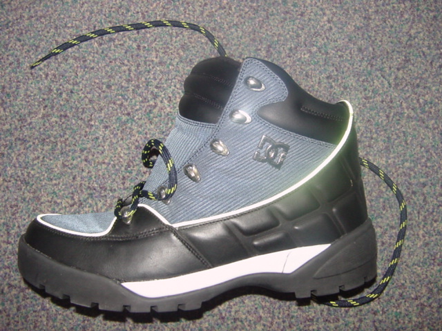 MENS ANKLE BOOT. COVERING THE ANKLE BUT NO PART OF THE CALF. UPPERS OF LEATHER AND TEXTILE MATERIAL. LEATHER PREDOMINATES. OUTER SOLES OF RUBBER. WITH THICK TREAD. WITH LOGO ON UPPER AND HEEL. LACE UPS. INSOLE LENGTH EXCEEDING 24 CMS. BLACK/NAVY IN COLOUR.