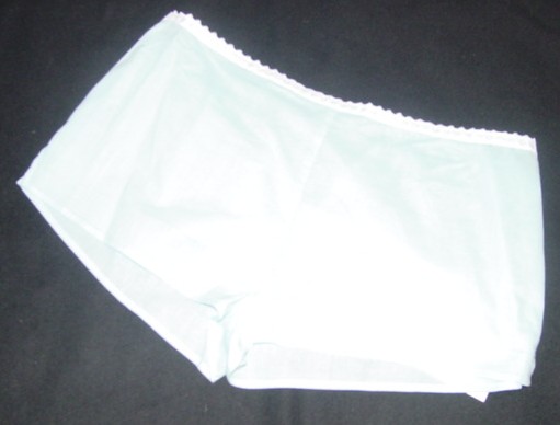 A PAIR OF WOVEN SHORTS FOR WOMEN.  DESIGNED TO COVER THE LOWER PART OF THE BODY FROM THE WAIST TO THE UPPER THIGH.  WITHOUT OPENING.  WITH ELASTICATED WAISTBAND AT THE BACK.  WITH A LACE TRIMMED WAISTBAND AT THE  FRONT.  HEMMED AT LEG ENDS WITH A SMALL VENT EACH SIDE.  100% COTTON.
