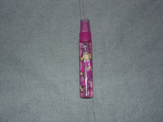 CHILDS  BODY SPRAY. IN 40ML PLASTIC BOTTLE. PACKAGED IN A BAG AS A SET WITH BANDANA AND CAMERA, CLASSIFIED SEPARATELY.