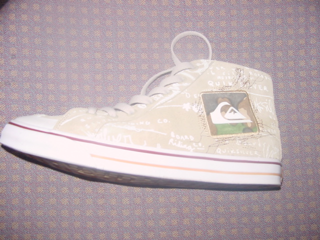 UNISEX BASEBALL STYLE ANKLE BOOT.  UPPERS OF LEATHER (SUEDE) WITH RUBBER TOE-CAP.  COVERING THE ANKLE BUT NO PART OF THE CALF.  OUTER SOLES OF RUBBER.  NO SPECIAL TECHNOLOGY DESIGNED TO ABSORB OR NEUTRALISE IMPACT IS EVIDENT.  IN SOLE MEASUREMENT EXCEEDS 24CM.  LACE FASTENING.  LINED FOXING AROUND THE SHOE.  TRADE LOGO ON SIDE, HEEL AND TONGUE.
