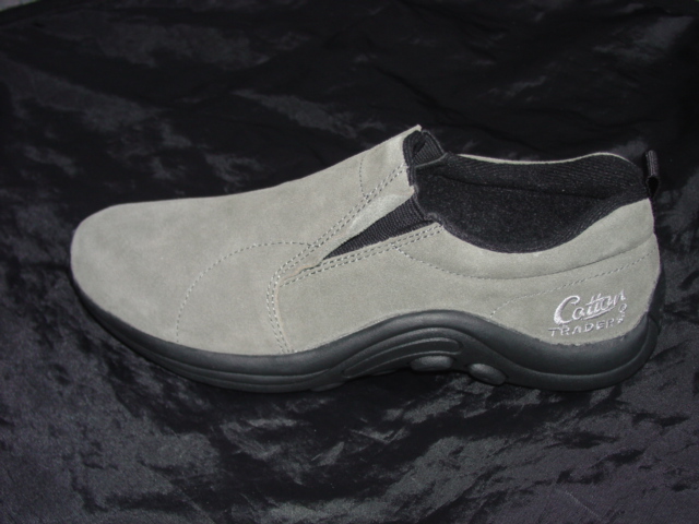 MENS CASUAL SLIP ON  FASHION SHOE. NOT COVERING THE ANKLE. UPPERS OF GREY LEATHER (SUEDE) MATERIAL. WITH ELASTICATION AT EITHER SIDE OF THE TONGUE AREA. OUTER SOLE OF PLASTIC/RUBBER. COMPANY LOGO ON THE SIDE OF THE SHOE. INSOLE OF A LENGTH EXCEEDING 24CMS. NOT CONSIDERED TO BE DESIGNED FOR A SPORTING ACTIVITY.