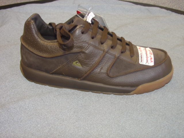 MENS CASUAL SHOE. NOT COVERING THE ANKLE. UPPERS OF LEATHER. OUTER SOLES OF RUBBER. WITH LOGO ON HEEL, TONGUE AND SIDE OF THE SHOE. LACE FASTENING. INSOLE LENGTH EXCEEDING 24 CMS. BROWN IN COLOUR.