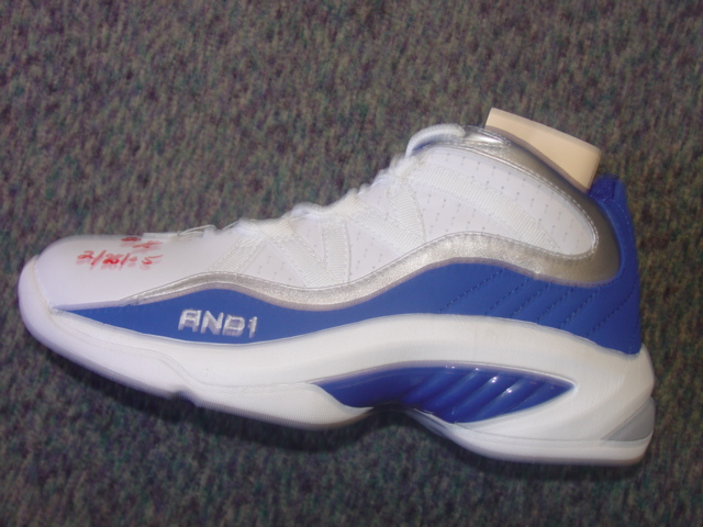 CHILDS BASKETBALL BOOT. COVERING THE ANKLE BUT NO PART OF THE CALF. UPPERS OF LEATHER AND PLASTIC. LEATHER PREDOMINATES. OUTER SOLES OF RUBBER. WITH EVA MIDSOLE DESIGNED TO ABSORB IMPACT. WITH LOGO ON HEEL, UPPER AND TONGUE. LACE UPS. INSOLE LENGTH LESS THAN 24 CMS. CIF PRICE MORE THAN 9 EURO. BLUE/WHITE IN COLOUR.