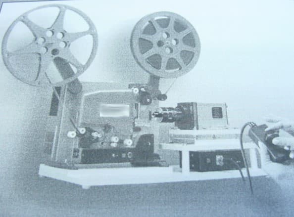 THE PROJECTOR IS DESIGNED FOR THE TRANSFER OF SUPER 8, REGULAR 8 OR 16MM FILM TO NTSC VIDEO.  IT AUTOMATICALLY TRANSFERS AT ABOUT 6 FRAMES PER SECOND, INTERFACING WITH A COMPUTER EDITING SYSTEM.