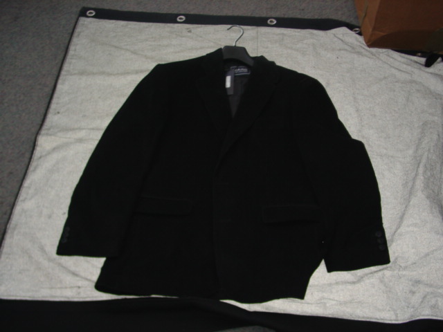 A WOVEN CORDUROY BLAZER STYLE JACKET FOR MEN. WITH A COMPLETE OPENING WITH  A LEFT OVER RIGHT BUTTON CLOSURE. WITH A REVER COLLAR.WITH LONG SLEEVES WITH A THREE BUTTON VENT TO SLEEVE END. WITH TWO FLAP POCKETS AND ONE BREAST POCKET. WITH A REAR VENT. HEMMED AT SLEEVE ENDS AND BASE OF GARMENT. FULLY LINED. 100% COTTON. PACKAGED ON A HANGER IN A POLYBAG.