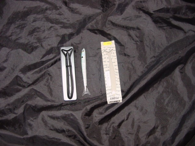 NOVELTY BALL-POINT PEN. OF PLASTIC. IN THE SHAPE OF A FISH.WITH LIQUID INK. REFILLABLE.PACKAGED IN A PAPERBOARD BOX.