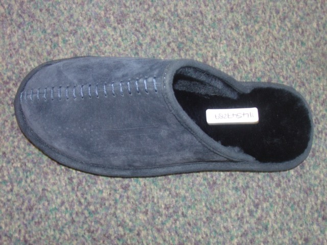 LADIES OPEN BACK MULE STYLE SLIPPER. UPPERS OF BLUE LEATHER (PIGSKIN). INSIDE LINED WITH IMITATION FUR MATERIAL. NOT COVERING THE ANKLE. STITCH DETAIL ON THE UPPER. IN-SOLE LENGTH LESS THAN 24CMS (UK SIZE 3/4). OUTER SOLE OF PLASTIC/RUBBER MATERIAL AND TEXTILE. THE TEXTILE MATERIAL IS CONSIDERED TO HAVE SUBSTANTIAL WEARING PROPERTIES AS CONFIRMED BY THE MARTINDALE ABRASION TEST. PACKAGED IN A CARDBOARD BOX WITH LID.