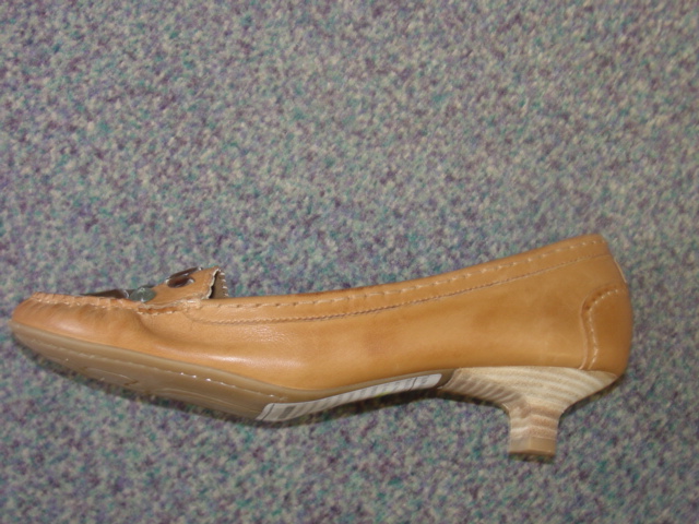 LADIES SLIP ON STYLE SHOE. NOT COVERING THE ANKLE. UPPERS OF LEATHER. WITH LOW CUT VAMP AND PLASTIC BEADS FOR DECORATION. WITH OUTER SOLES OF RUBBER. WITH SMALL HEEL (3CM). INSOLE LENGTH EXCEEDING 24CMS. BEIGE IN COLOUR.