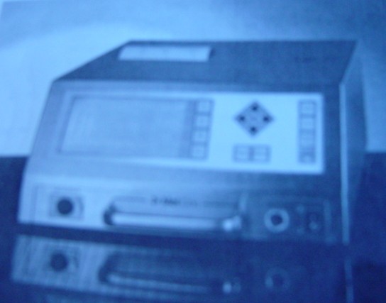 A PORTABLE AIRBORNE PARTICLE COUNTER WHICH MONITORS AND VERIFY CLEANROOMS, TEST FILTERS, TRACK DOWN PARTICLE SOURCES, LAMINAR AIR FLOW CABINETS, PAINT SPRAY BOOTHS, FOOD PROCESSING AREAS, HOSPITAL PHARMACIES, HVAC SYSTEMS, INDOOR AIR QUALITY, AEROSPACE ASSEMBLY, MEDICAL DEVICE ASSEMBLY AND CLEANROOM LAUNDRIES. FEATURES, 1.0 CFM FLOW RATE, LASER DIODE LIGHT SOURCE, AIR VACUUM, LCD DISPLAY, COUNT ALARMS/CYCLES INDICATOR AND DATA STORAGE OF UP TO 2.000 SAMPLES.