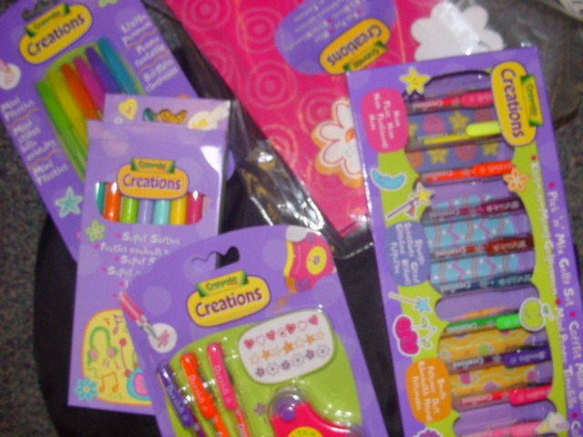 A STATIONERY SET CONSISTING OF A HARD BACKED NOTE BOOK, BOX OF 10 GEL PENS, 4 GEL PENS AND STAMPER ON A BLISTER CARD, PACK OF 8 FIBRE TIPPED PENS, SIX ASSORTED COLOURED PENS ON A BLISTER CARD. THE ESSENTIAL CHARACTER OF THE SET IS CONSIDERED TO BE THE GEL PENS.
