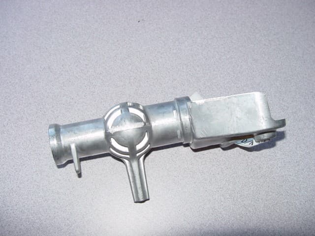 RECOGNIZABLE GEAR BOX PART FOR A MOTOR VEHICLE. IT IS DIE CAST IN ALUMINIUM AND MEASURES APPROXIMATELY 15CM IN LENGTH.