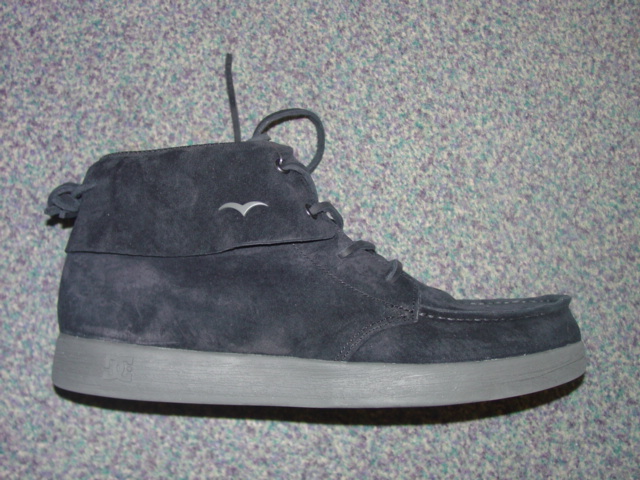 MENS ANKLE BOOT. COVERING THE ANKLE BUT NO PART OF THE CALF. UPPERS OF LEATHER. WITH A FOLD OVER TYPE COLLAR AROUND THE ANKLE AREA. OUTER SOLES OF RUBBER. LACE UPS. INSOLE LENGTH EXCEEDING 24CMS. BLACK IN COLOUR.