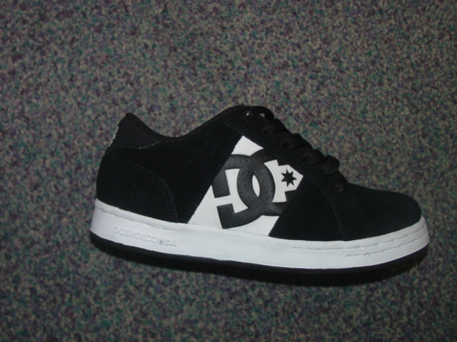 CHILDS TRAINING SHOE. NOT COVERING THE ANKLE. UPPERS OF LEATHER AND PLASTIC. LEATHER PREDOMINATES. OUTER SOLES OF RUBBER. WITH LOGO ON HEEL, UPPER AND TONGUE. LACE UPS. INSOLE LENGTH LESS THAN 24 CMS. NO VISIBLE EVIDENCE OF ANY SPECIAL TECHNOLOGY FEATURES. BLACK AND WHITE IN COLOUR.