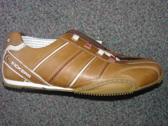 UNISEX TRAINING STYLE FASHION SHOE. NOT COVERING THE ANKLE. UPPERS OF LEATHER. OUTER SOLES OF RUBBER. WITH THIN EVA MIDSOLE AT HEEL AREA ONLY. WITH LOGO ON HEEL, UPPER AND TONGUE. LACE UPS. INSOLE LENGTH EXCEEDING 24 CMS. BROWN IN COLOUR.