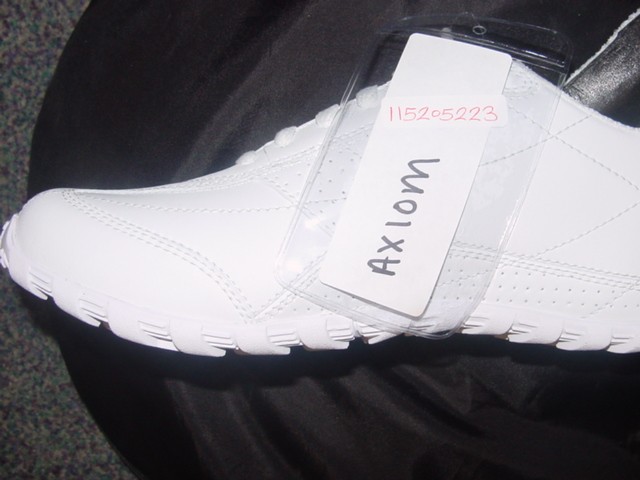 UNISEX LEATHER TRAINING STYLE SHOE. NOT COVERING THE ANKLE. UPPER MADE OF LEATHER. OUTER SOLE OF SYNTHETIC MATERIALS. IN-SOLE LENGTH EXCEEDS 24CMS. NO SPECIAL TECHNOLOGY FEATURES.LACE-UPS.