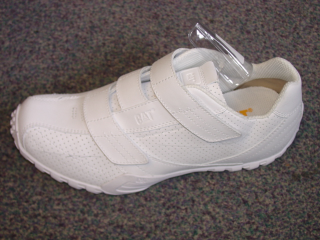 UNISEX TRAINING SHOE, NOT COVERING THE ANKLE. UPPERS OF LEATHER. THREE VELCRO FASTENING STRAPS. OUTER SOLE OF RUBBER/PLASTIC. NOT SPECIAL TECHNOLOGY FOOTWEAR WITHIN THE MEANING OF THE TARIFF. LOGO ON THE HEEL, TONGUE AND SIDE OF THE UPPER. CIF PRICE EXCEEDING 9 EUROS. WHITE IN COLOUR.