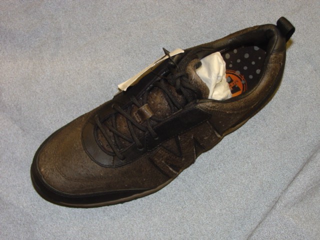 UNISEX FASHION TRAINING SHOE WITH LEATHER UPPER AND SOLES OF OTHER MATERIALS. SHOE IS LACE-UP. COLOUR IS BROWN/BLACK. LOGO IS WRITTEN ON THE HEEL.