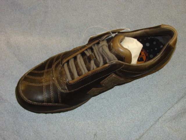 UNISEX FASHION TRAINING SHOE WITH LEATHER UPPER AND SOLES OF OTHER MATERIAL. SHOE IS LACE-UP. COLOUR IS BROWN/BLACK.  LOGO IS WRITTEN ON THE HEEL.