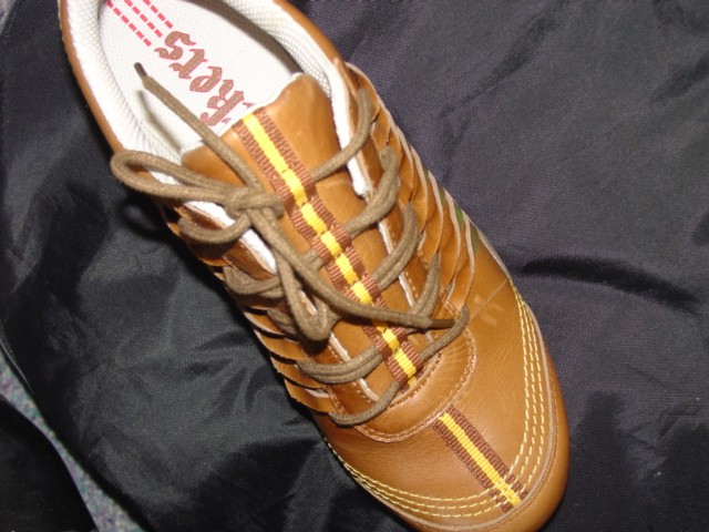 LADIES SHOE WITH AN UPPER OF LEATHER AND OUTER SOLE OF SYNTHETIC MATERIALS. LACE-UPS. EVA MID-SOLE. NOT COVERING THE ANKLE. IN-SOLE LENGTH OF 24CMS. GOLD STRAP DECORATION. EXCEEDS 9 EUROS.