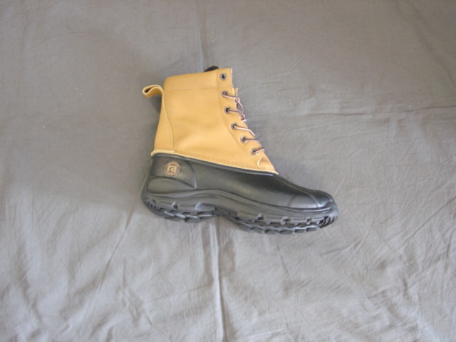WATERPROOF ANKLE BOOT FOR MEN. LOWER HALF OF UPPER AND SOLE ARE OF  ONE-PIECE MOULDED  PVC, WITH UPPER PART  OF LEATHER.  FLEECE LINED. WITH LOGO TO HEEL. LACE-UPS. INSOLE LENGTH MORE THAN 24 CMS. BLACK AND TAN IN COLOUR.
