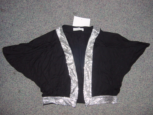 KNITTED BOLERO STYLE JACKET FOR LADIES. DESIGNED TO COVER THE UPPER PART OF THE BODY FROM THE SHOULDERS TO JUST BELOW THE BUST. WITH CHAIN MAIL DECORATION AROUND ALL EDGES. WITH A COMPLETE FRONT OPENING FASTENED BY A SINGLE HOOK AND EYE. WITH LOOSE SHORT SLEEVES OPEN TO THE BASE OF THE GARMENT. WITH V-NECK. MADE FROM 90% VISCOSE 8% ELASTANE.