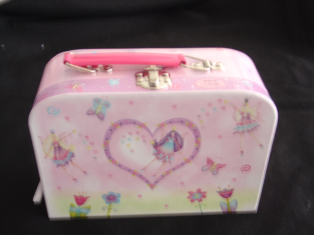 A CHILDRENS RECTANGULAR CARRY CASE MADE FROM  PAPER BOARD WITH PLASTIC HANDLES. WITH METAL CATCHES AND HINGES. DECORATED WITH GLITTER. PACKAGED IN A TRANSPARENT BAG FOR RETAIL SALE. PRESENTED FOR SALE WITH TWO OTHER CASES.