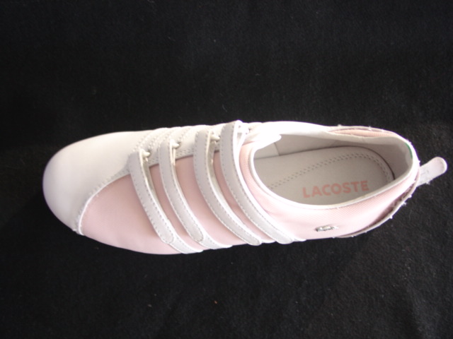 A SLIP-ON SHOE TRAINER STYLE SHOE FOR GIRLS. WITH LEATHER AND TEXTILE UPPERS, WITH LEATHER PREDOMINATING. WITH FOUR LEATHER VELCRO STRAPS ACROSS THE BRIDGE. WITH RUBBER SOLES. WITH AN IN-SOLE OF A LENGTH OF LESS THAN 24 CMS. WITH LOGO ON SIDE.